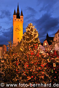 Wintermärchenwald Stadtturm mit Christbaum