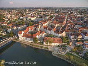 Straubing Herzogschloss an der Donau aus der Luft Bild 100